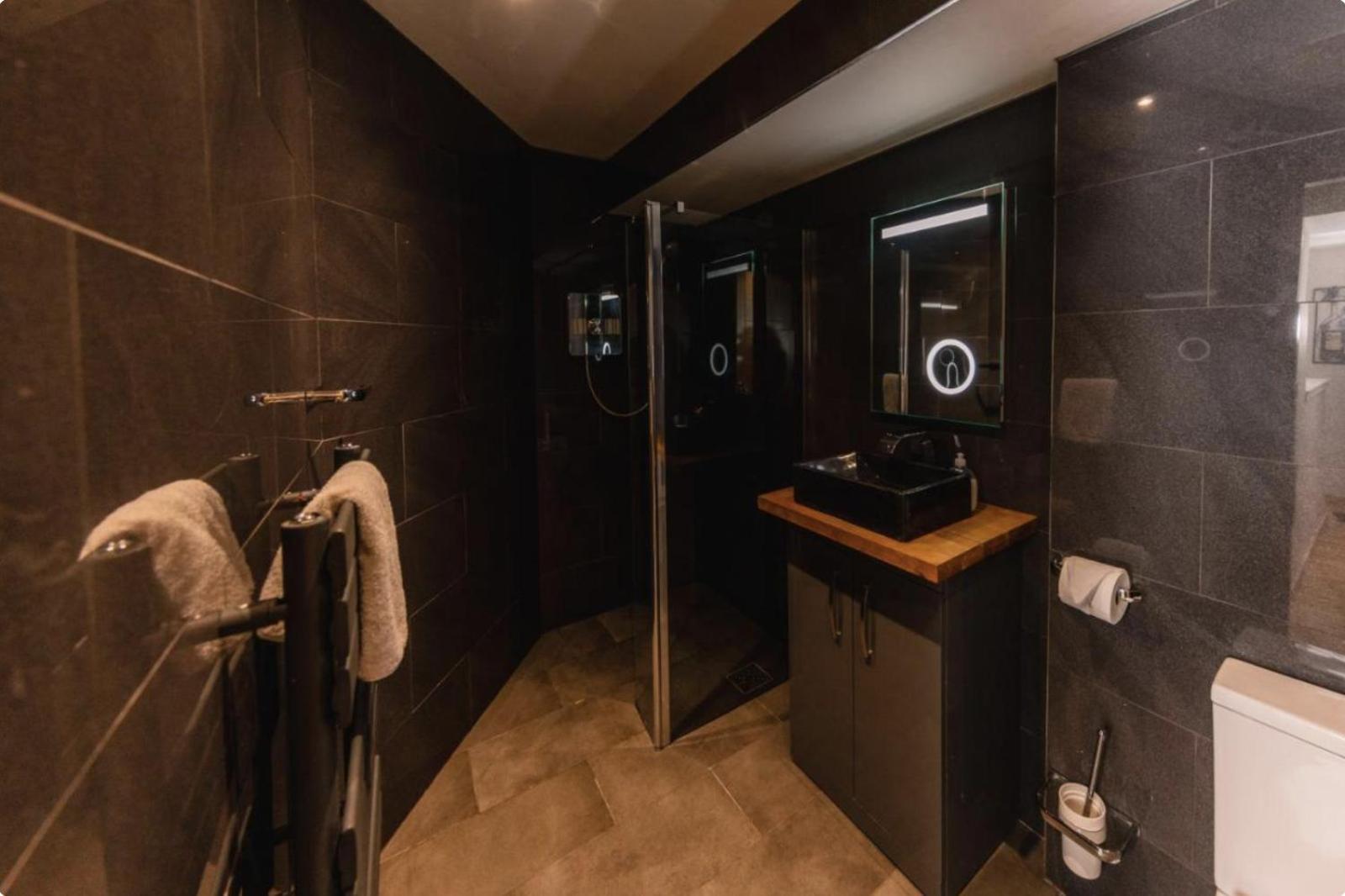 Superb Luxury Apartment By Canal - Central Edinburgh Dış mekan fotoğraf