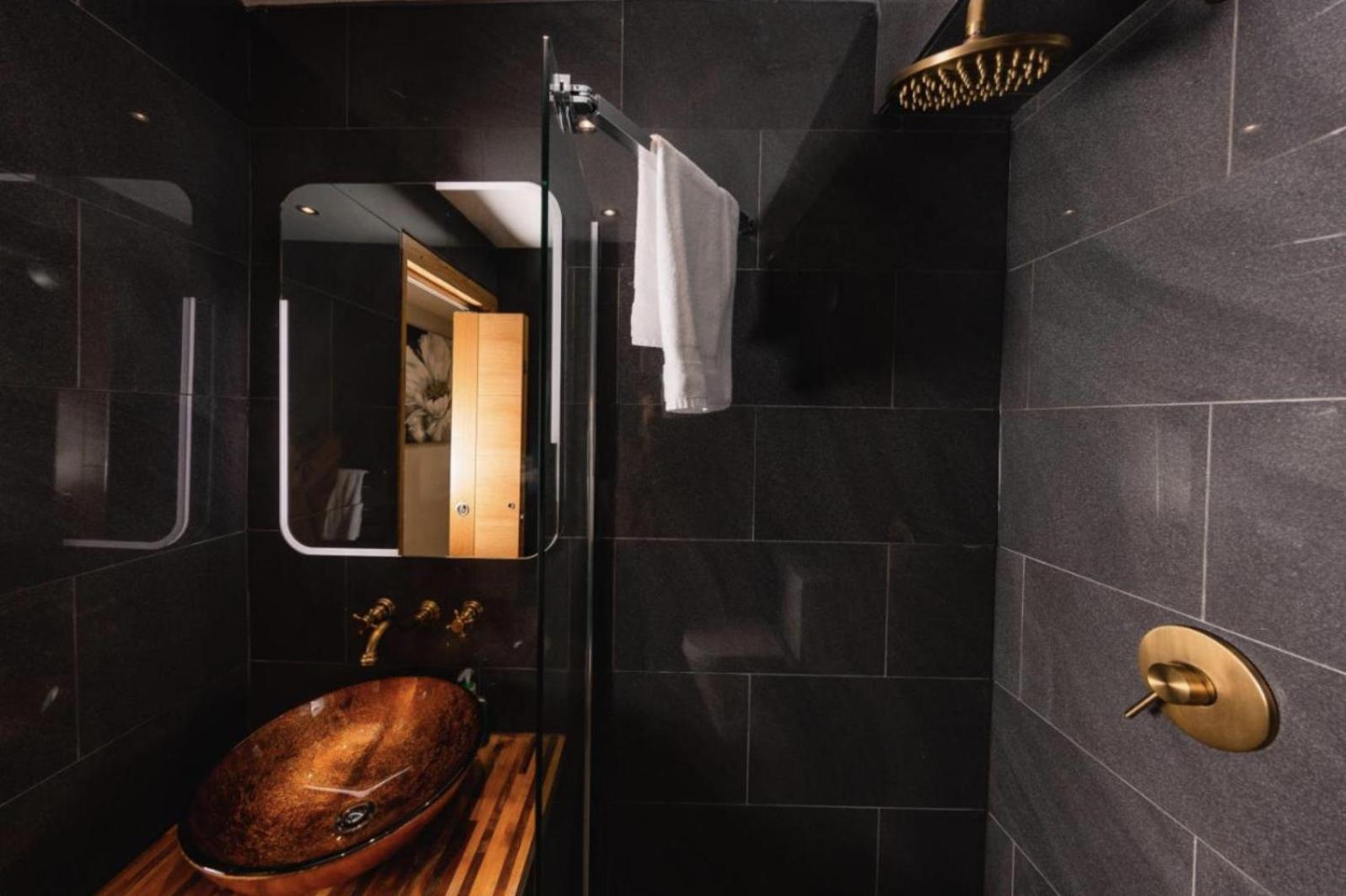 Superb Luxury Apartment By Canal - Central Edinburgh Dış mekan fotoğraf