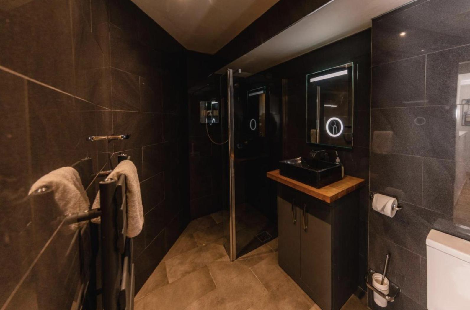 Superb Luxury Apartment By Canal - Central Edinburgh Dış mekan fotoğraf